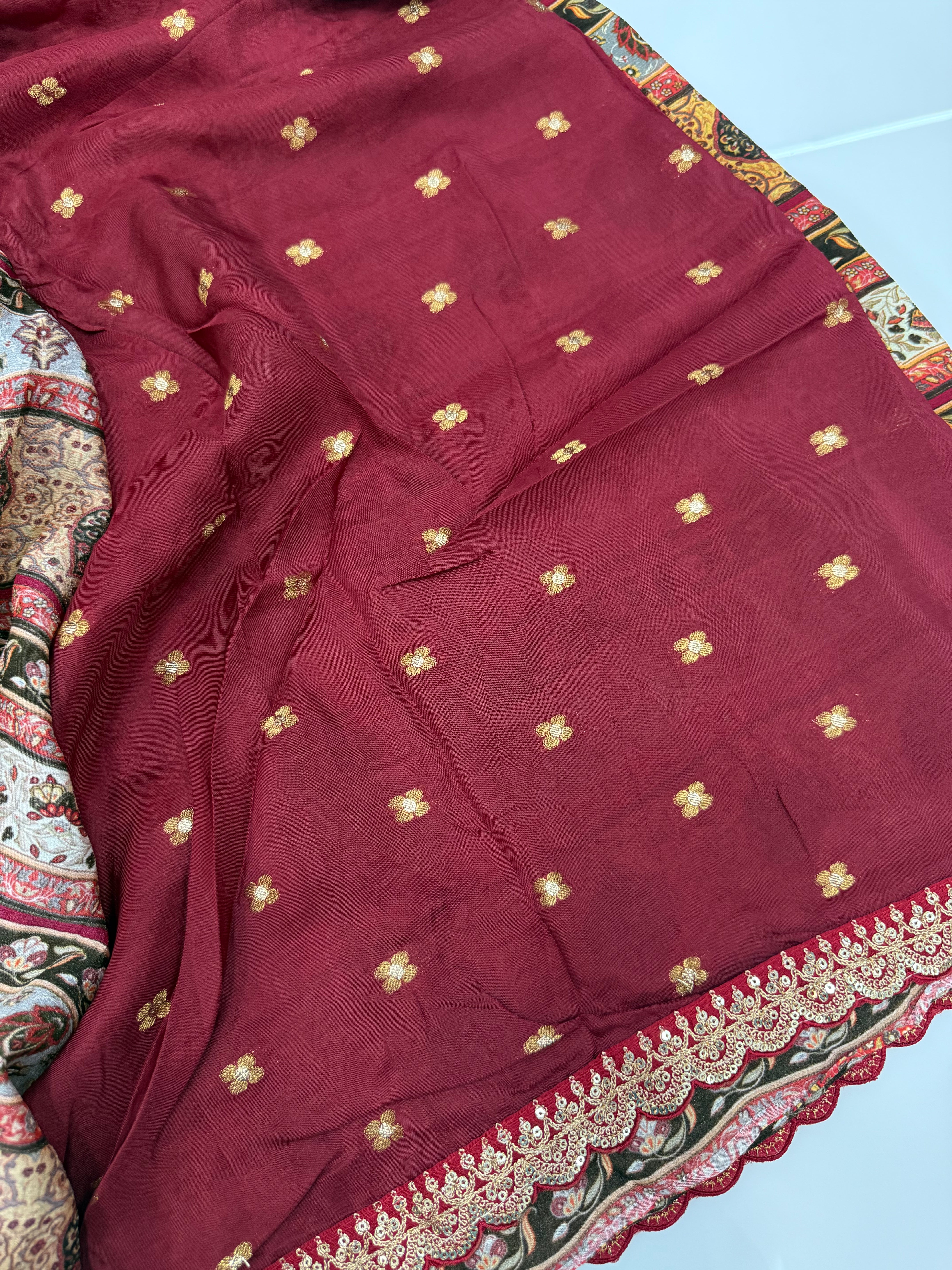 SSS-140 celebrity inspired laya sarees chinnon lace border.